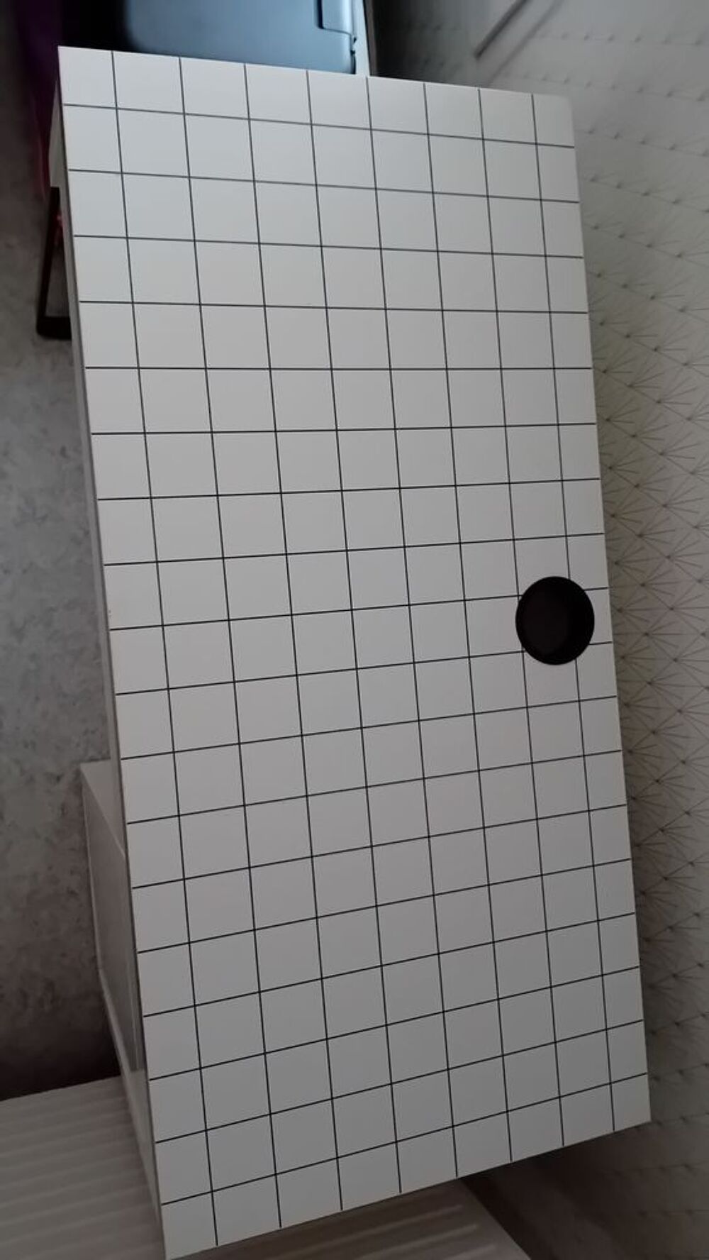 Bureau informatique 2 tiroirs et une porte c&ocirc;t&eacute; droit. Meubles