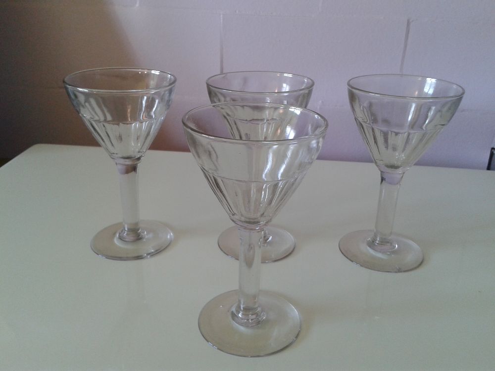 Verres bistrot (5) anciens forme conique &agrave; pieds Cuisine