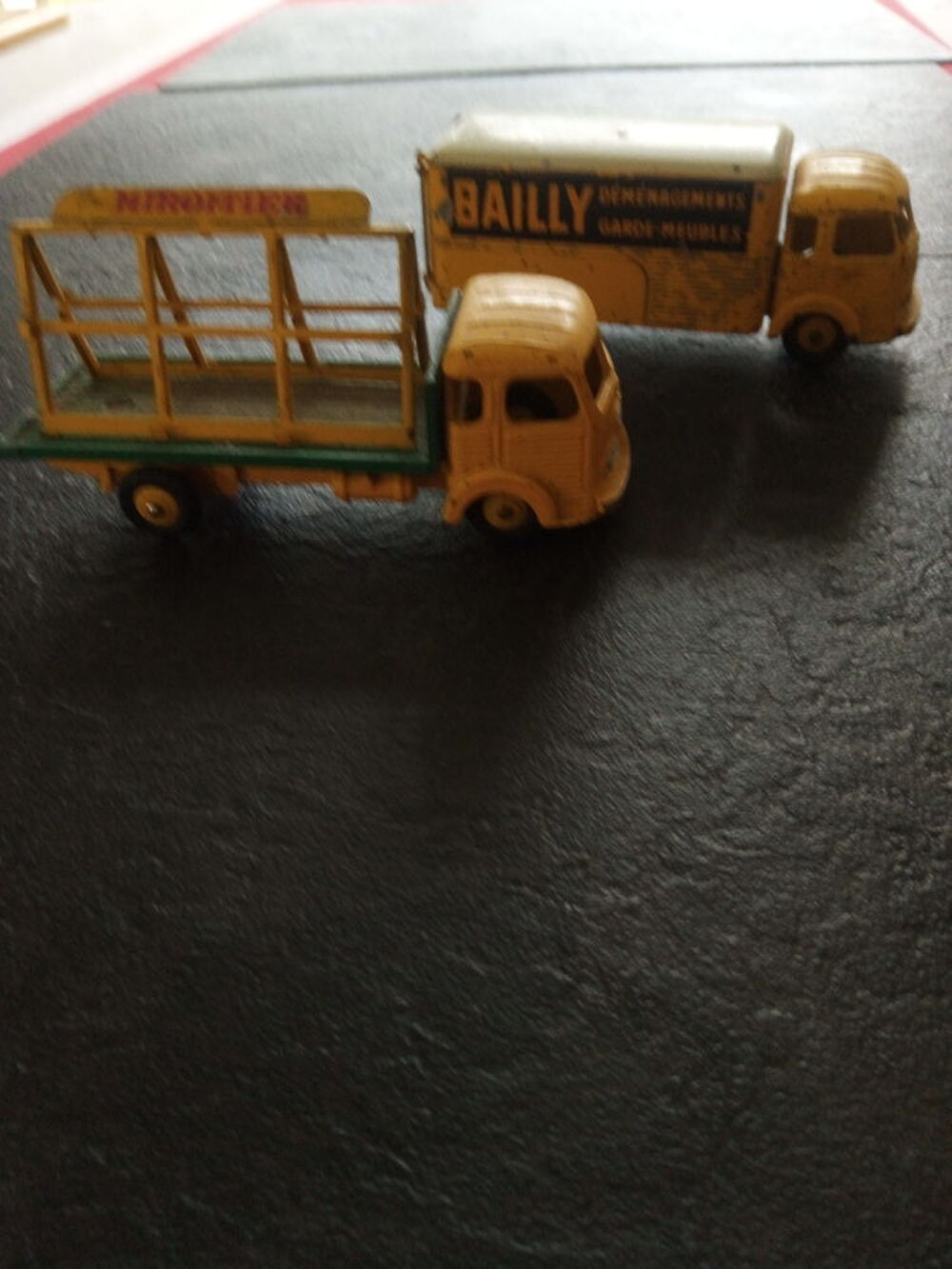 Dinky toys pi&egrave;ces anciennes Jeux / jouets