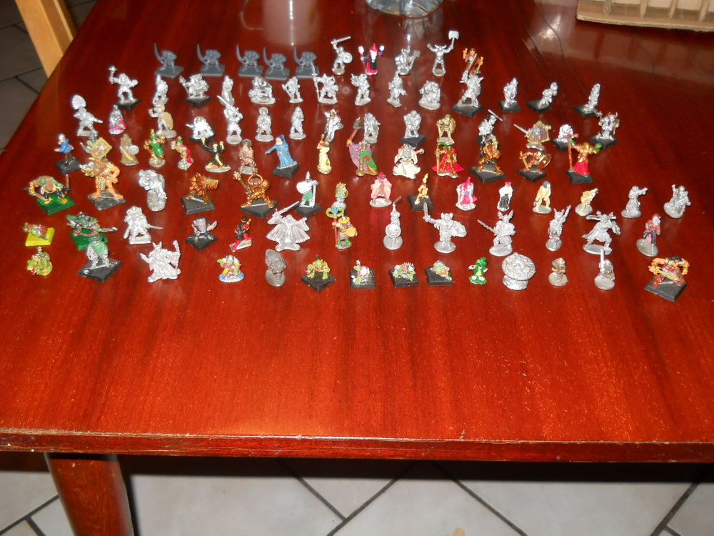 Lot 85 figurines+10plastiques Jeux / jouets