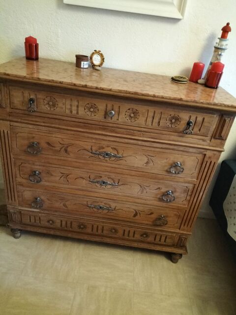 Donne � LA CIOTAT :
UNE COMMODE PROVENCALE 
un petit meuble 0 La Ciotat (13)