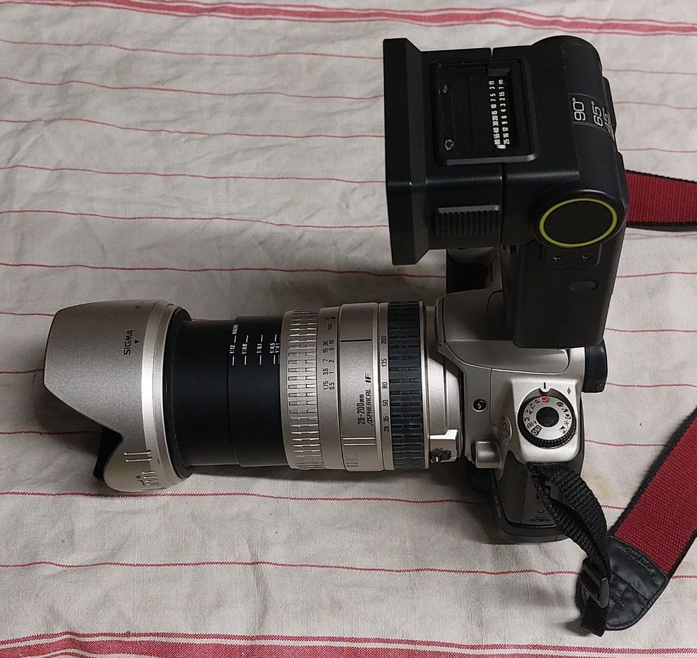 Appareil photo Canon Eos 300 avec tous les accessoires. Photos/Video/TV