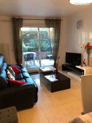  Appartement à louer 3 pièces 53 m² Saint-raphaël