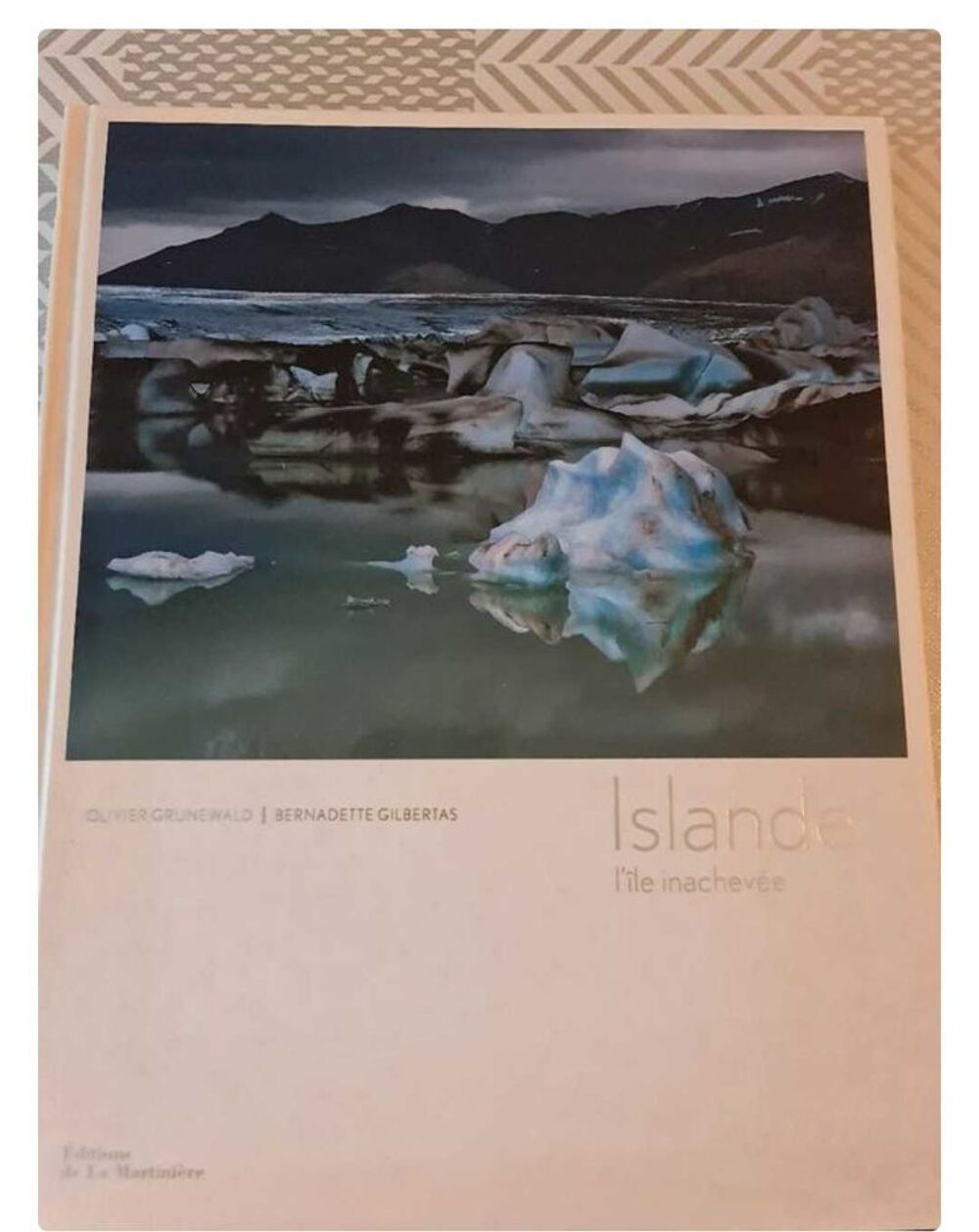 livre " L ISLANDE L ILE INACHEVEE" Livres et BD