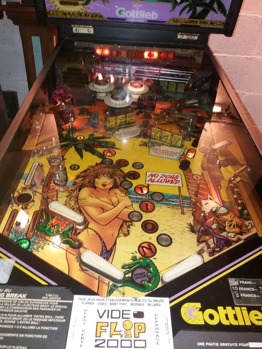 R&eacute;cup&egrave;re ancien jeu a monnayeur en panne hs ou pour pi&egrave;ces Meubles