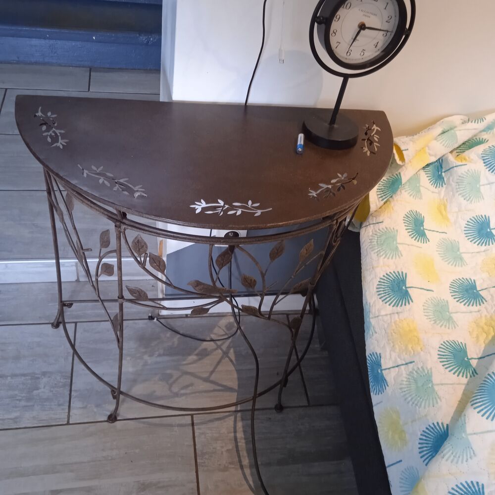 Console mordor&eacute;e motifs feuilles 75 de long*37 de profondeur Meubles