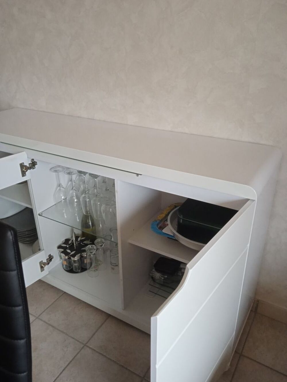 Table &agrave; manger + chaises + buffet Meubles