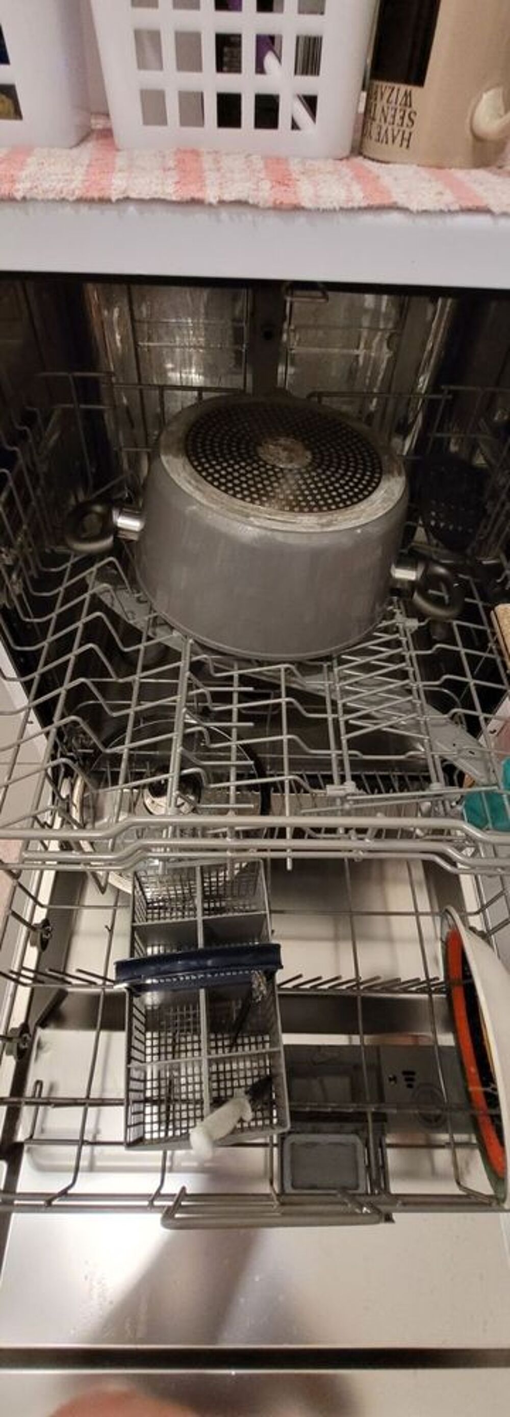 cause d&eacute;m&eacute;nagement lave vaisselle AYA 12 couverts Electroménager