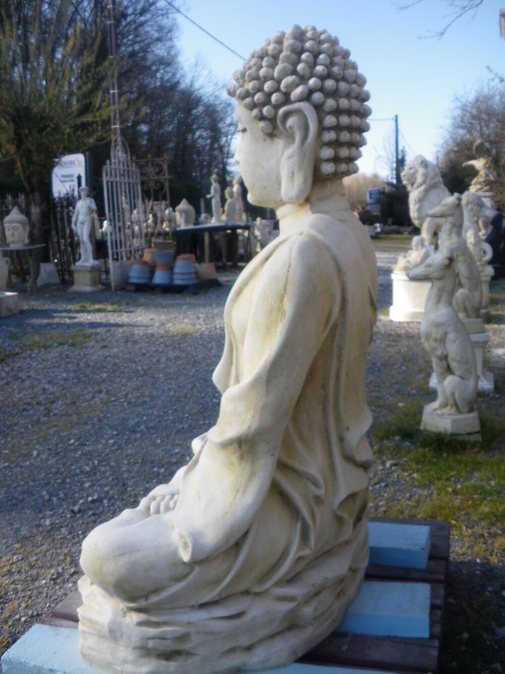 Statue Bouddha, en pierre, b&eacute;ton cir&eacute; noir Décoration