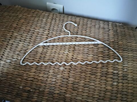 Cintres porte bijoux 3 Prades (66)