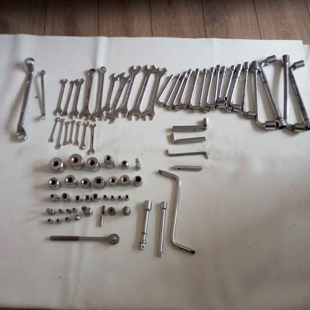 lot de 77 clefs et douilles Bricolage