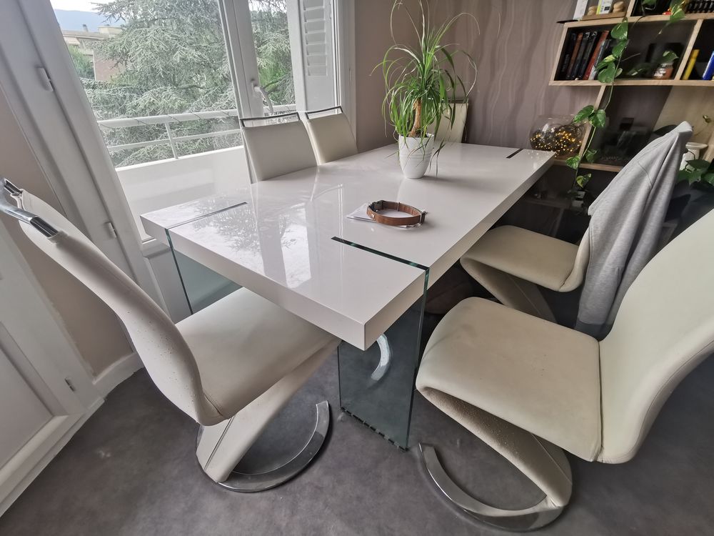 Table &agrave; manger Meubles