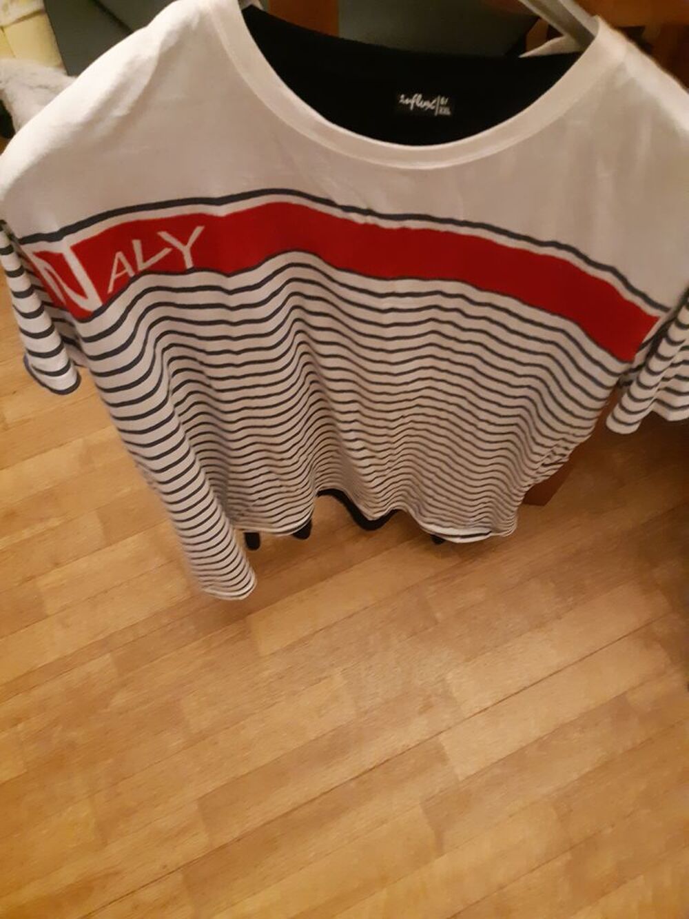 Lot de 2 tee-shirt influx taille xxl Vêtements