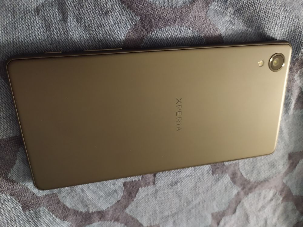 smartphone Sony Xperia X en excellent &eacute;tat et d&eacute;bloqu&eacute; tous op&eacute;rateurs Téléphones et tablettes