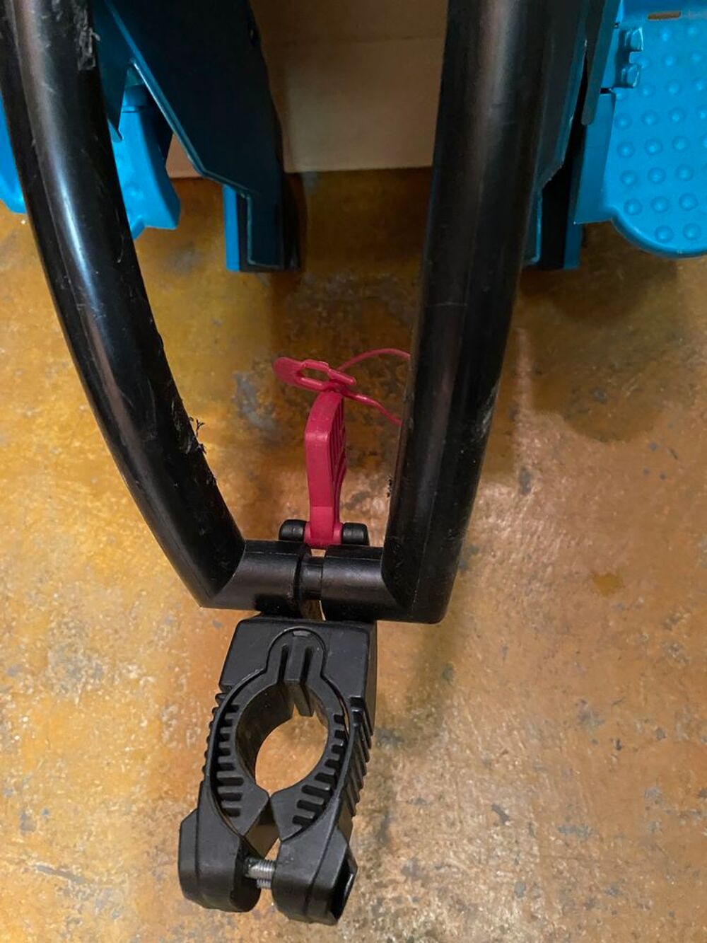 hamac v&eacute;lo enfant bleu 
marque Hamax jusqu'&agrave; 22 kilos 
si&egrave;g Puriculture
