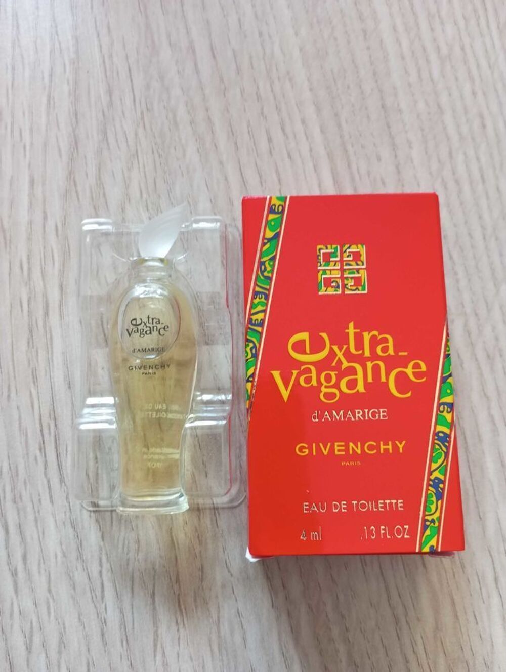 lot 8 miniatures de parfums Givenchy 