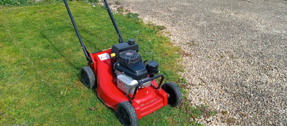Tondeuse de professionnelle toro . Jardin