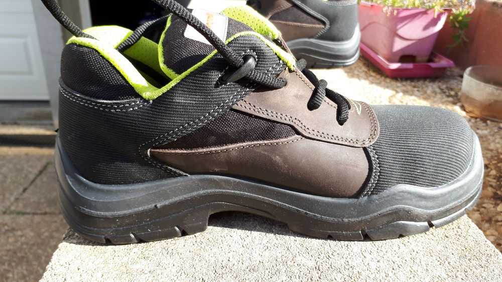 CHAUSSURES DE SECURITE POINTURE 41 NEUVES (167) Chaussures