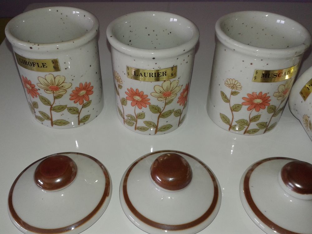 pots &agrave; &eacute;pices en gr&egrave;s motifs floral vintage Cuisine