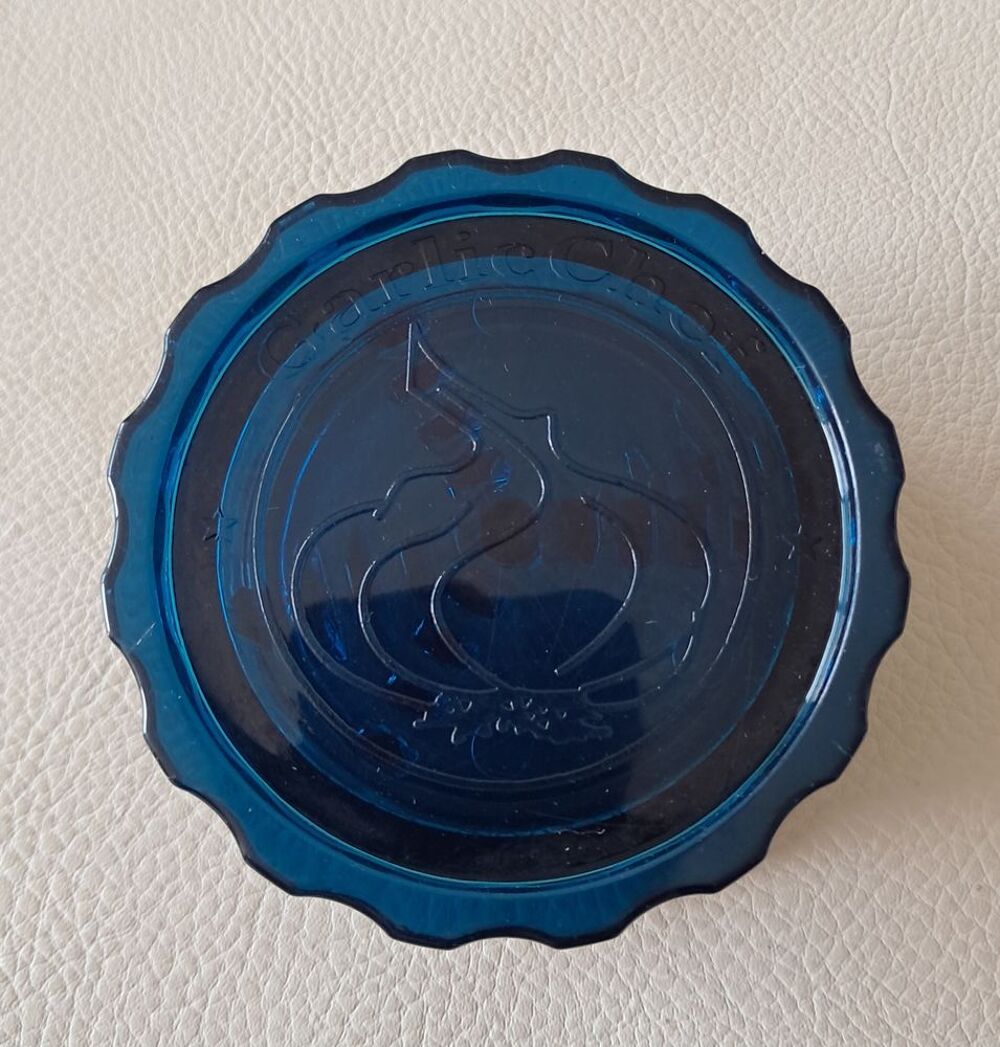 presse ail en acrylique marque garlic chef 
couleur bleu Cuisine