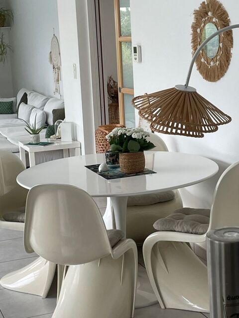 table blanche laquée type knoll Saarinen et 4 chaises Panton 360 Hoymille (59)