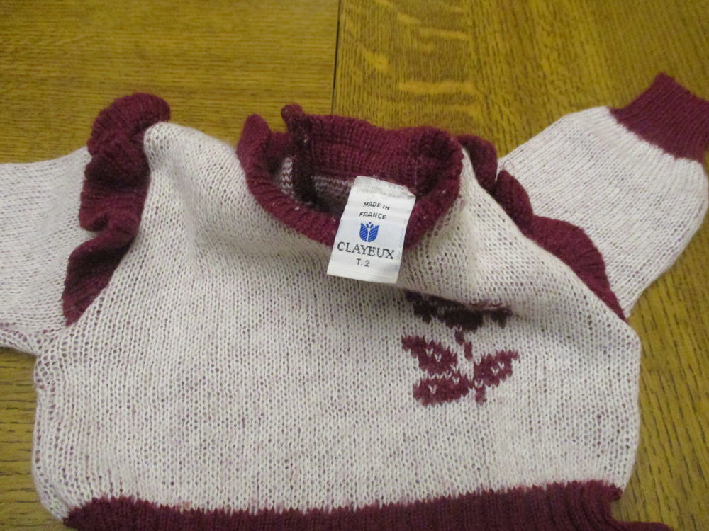 Robe violet et cr&egrave;me avec motif en haut taille 2 Vêtements enfants