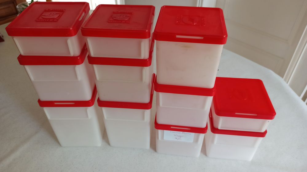 Lot de 11 boites de rangement empilables (trois contenances) Bricolage
