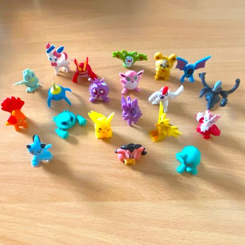 Lots de 20 figurines Pokémon 10 Nantes (44)