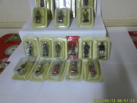 lot  de  ( 17 )  Soldat  de  Plomb  de  la  L�gion 100 Nontron (24)