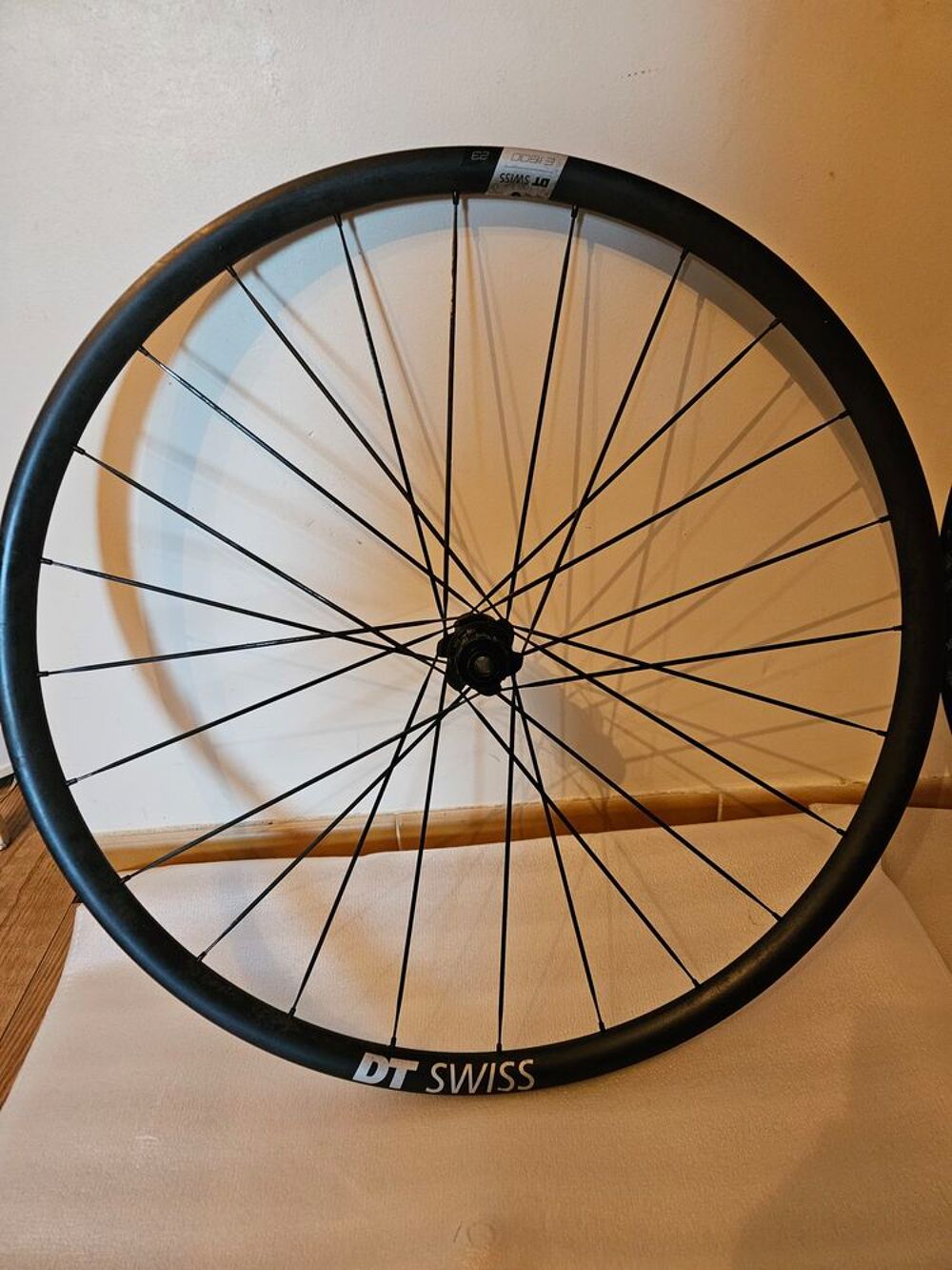 Paire de Roues DT SWISS E 1800 SPLINE 23 DISC V�los