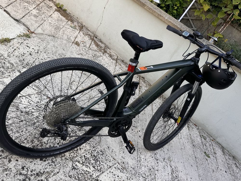 Velo Hibride Canyon pathlite on 4 , Il a &eacute;t&eacute; achet&eacute; en janvier 2024 Taille M, elle est presque neuf, sauf qu'il n'a pas d'emballage, avec 98km Vélos