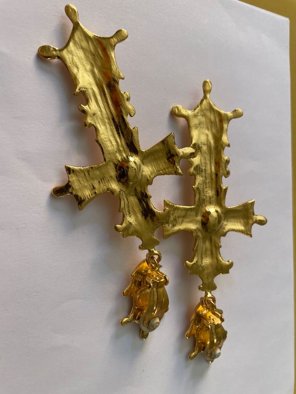 BO Clip croisillons email rose nacr&eacute; pendant croix +perle CL Bijoux et montres