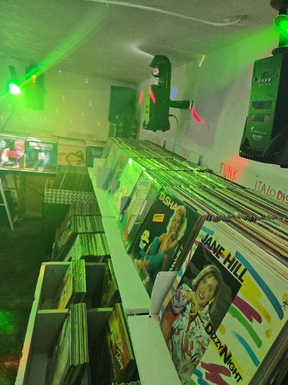 collection de disque vinyle en tout genre et format CD et vinyles