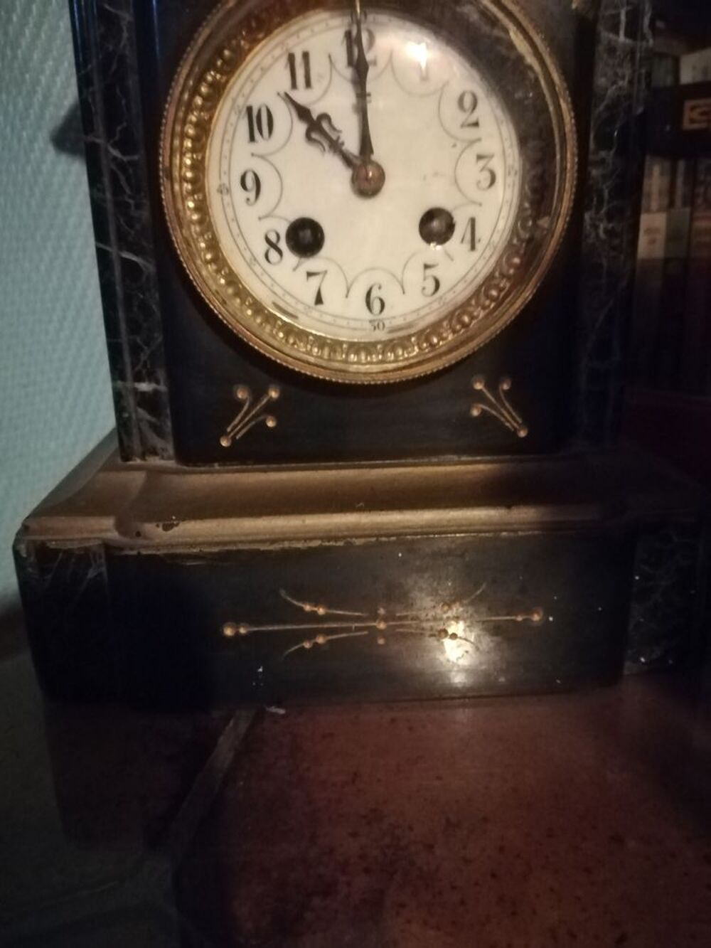 Pendule marbre tr&egrave;s ancienne 