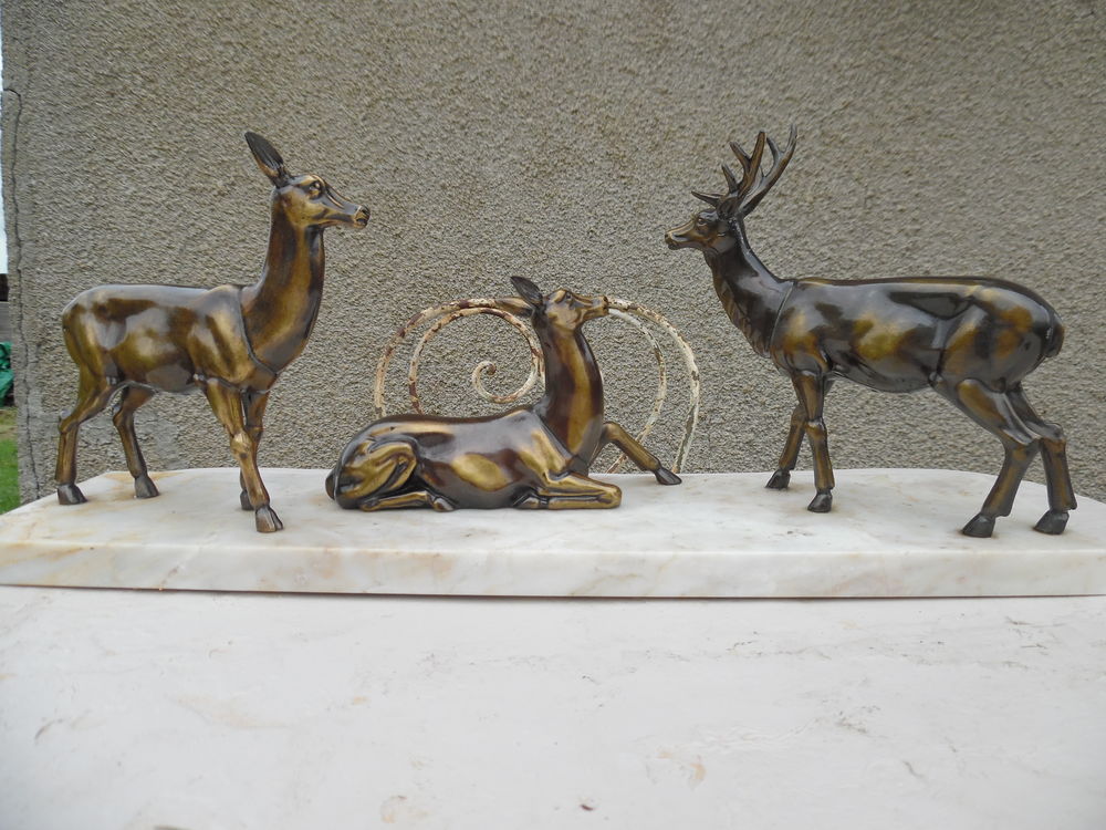 sculpture art d&eacute;co 2 biches 1 cerf ,bon &eacute;tat 