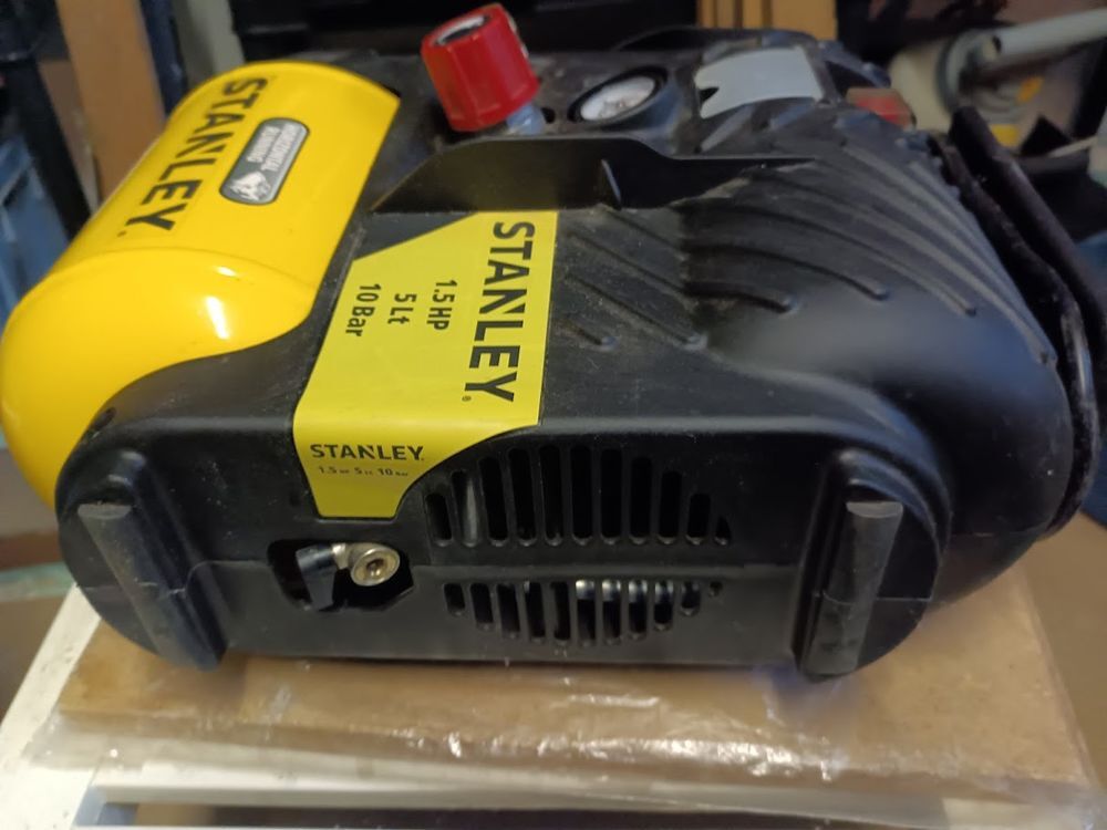 Stanley Compresseur DN200/10/5 - Compresseur &agrave; Air 10 Bar - Bricolage