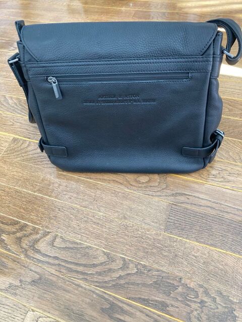 Besace cuir noir Arthur et Aston 45 Reims (51)