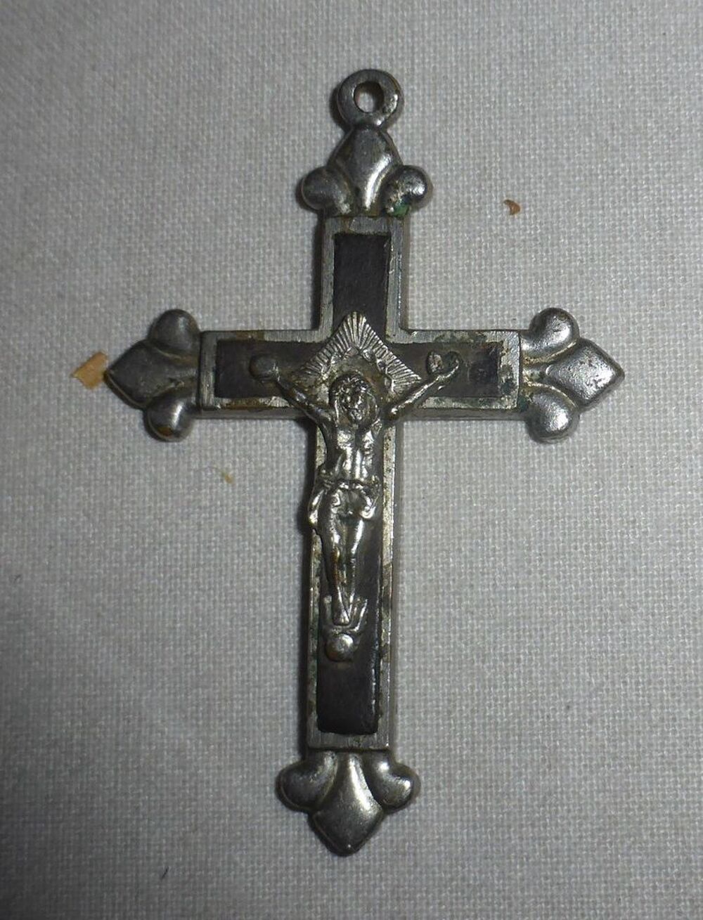 crucifix metal Bijoux et montres