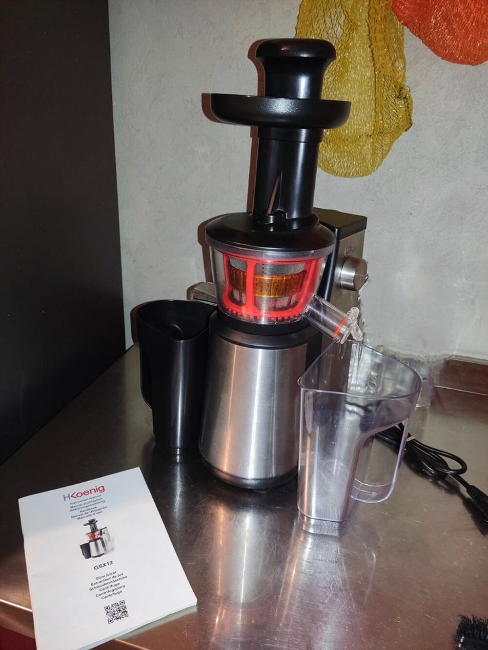 Extracteur de jus h.koenig avec 3 bouteilles en verre Electroménager