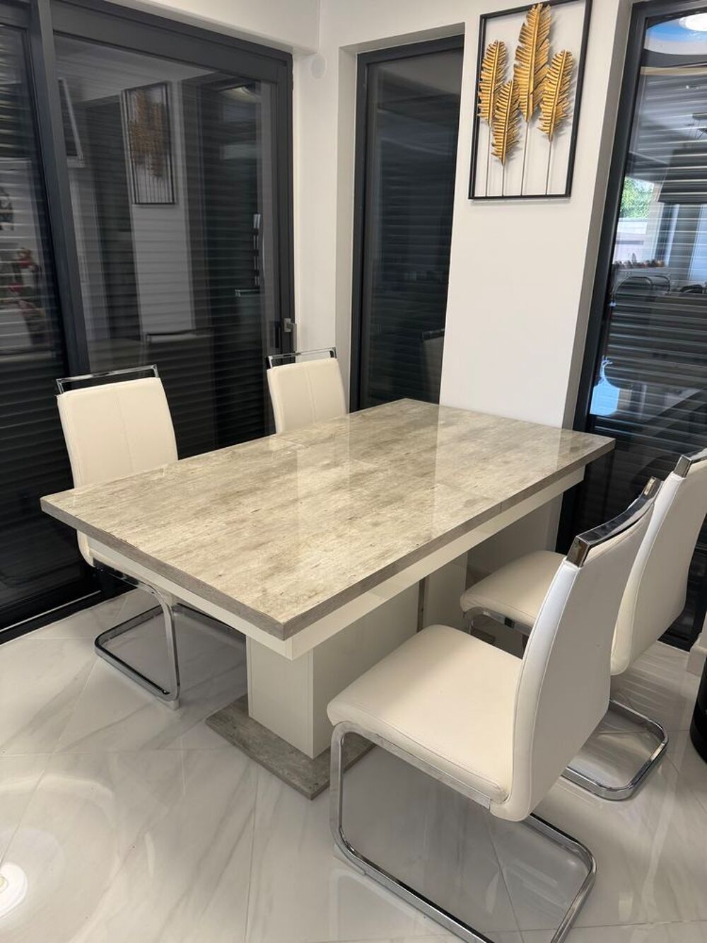Table &agrave; manger avec 4 chaise Meubles