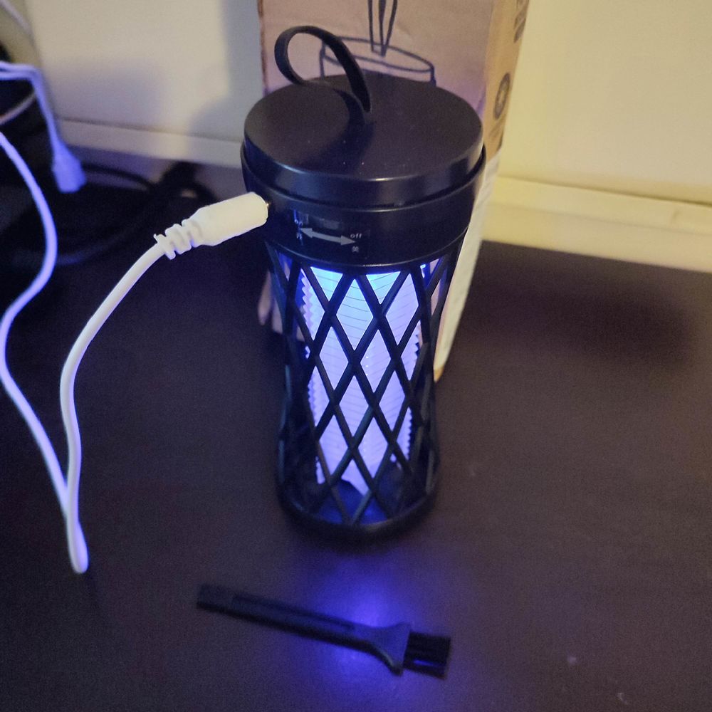 Lampe anti moustique Electroménager