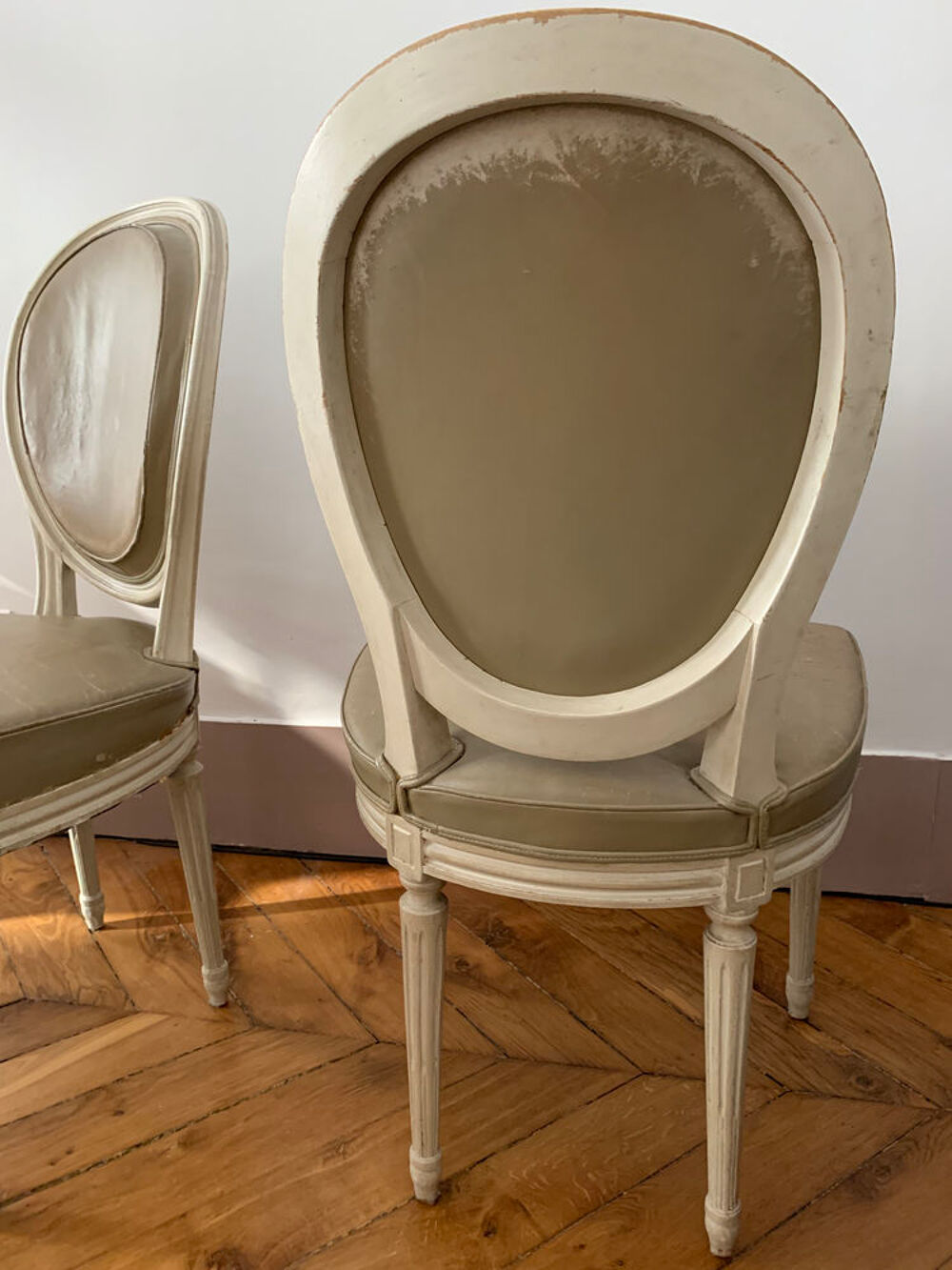 
Chaise m&eacute;daillon style louis XVI ancienne- 2 dispo Meubles