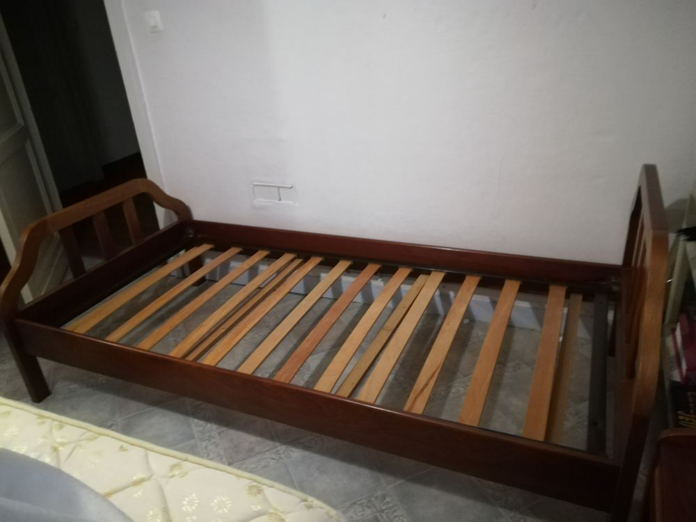 Lit complet plus chevet Meubles