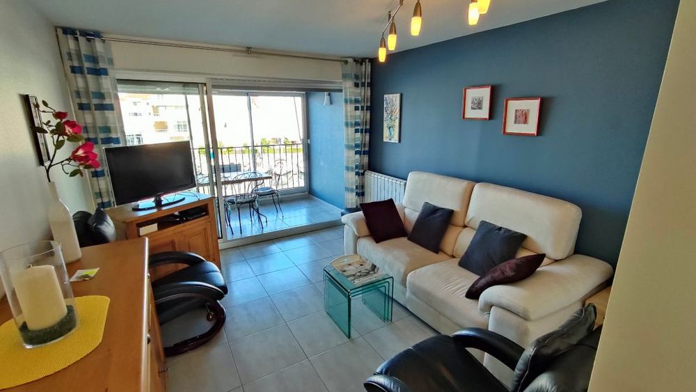Vente Appartement LE CAP D'AGDE: Situé sur la pointe de l'AVANT PORT: très beau 3 pièces traversant rénové avec goût et situé face aux bateaux. Le cap d agde