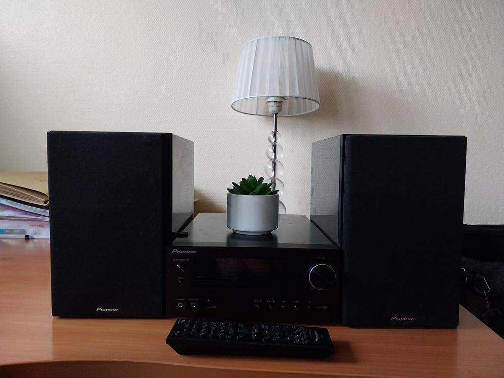 Cha&icirc;ne hi-fi en bon &eacute;tat avec t&eacute;l&eacute;commande Photos/Video/TV