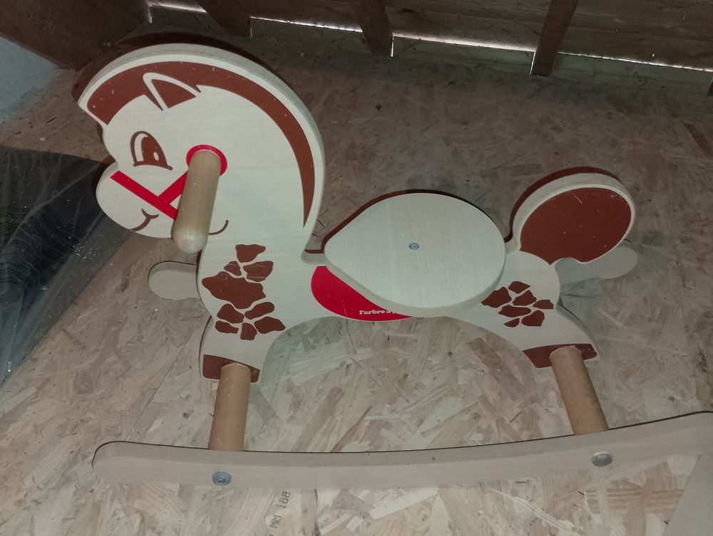 Cheval &agrave; bascule en bois Jeux / jouets
