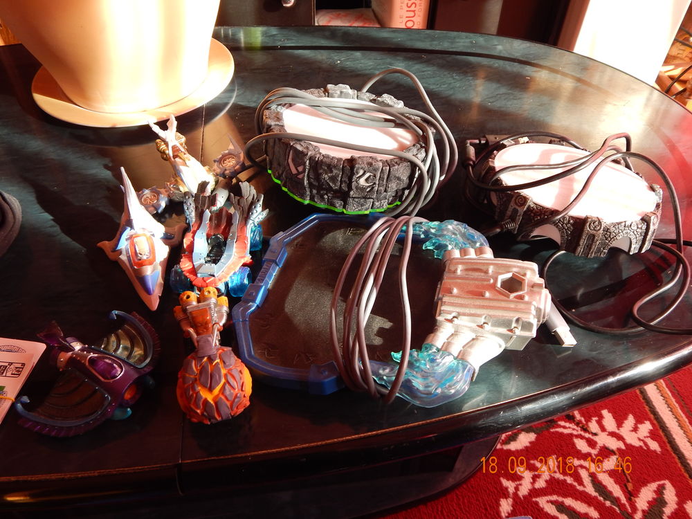 X BOX 360 ET 2 MANETTES Gros lot de Skylanders+28 jeux Consoles et jeux vidéos