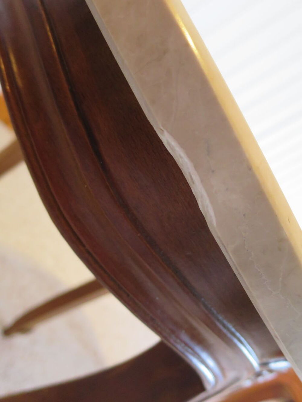 Table basse ronde-bois sculpt&eacute;-marbre blanc-Style r&eacute;gence Meubles