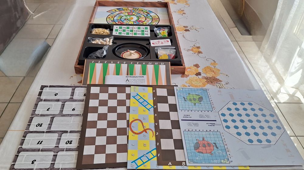 Mallette de jeux de soci&eacute;t&eacute; neuve Jeux / jouets