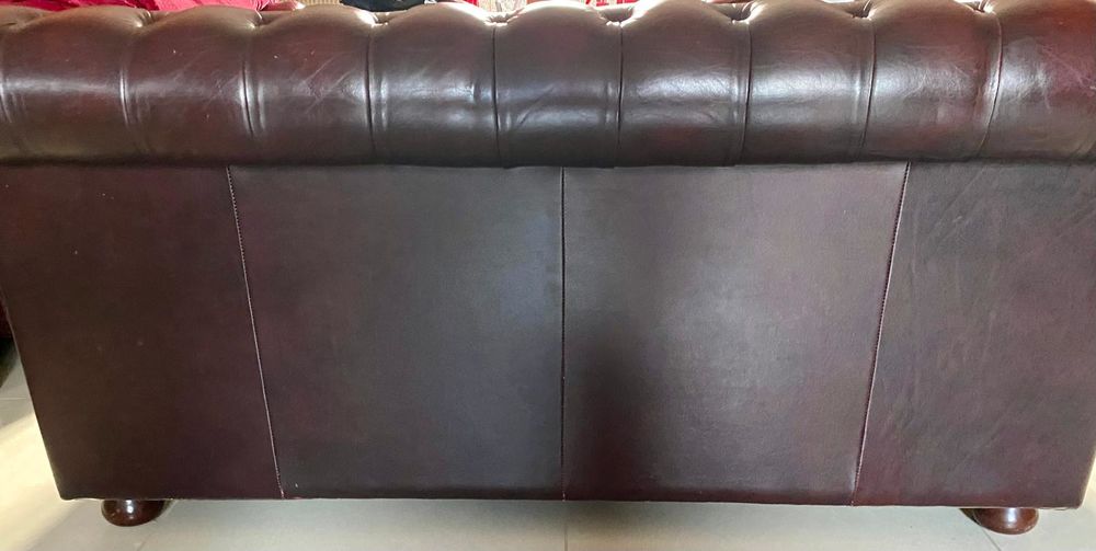 LOT 2 CANAPES CHESTERFIELD VINTAGE HAUT DE GAMME Meubles